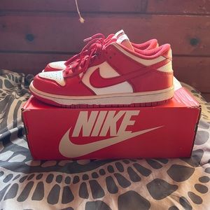 *used* university red Nike dunk